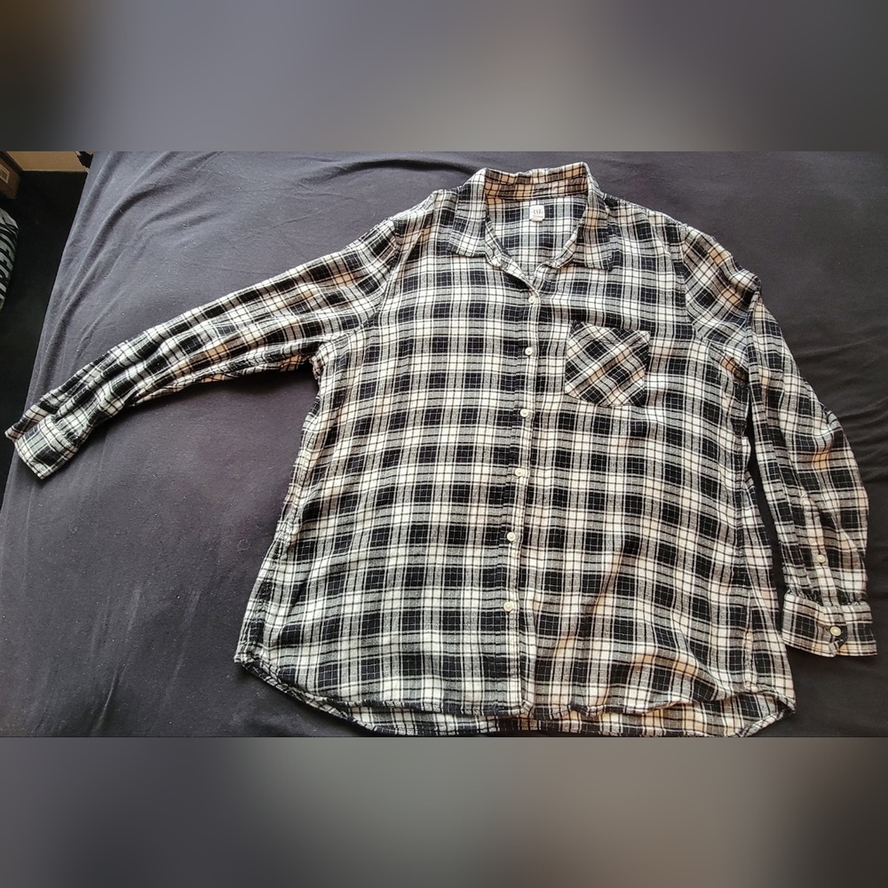 GAP Black and White Plaid Button Up Shirt